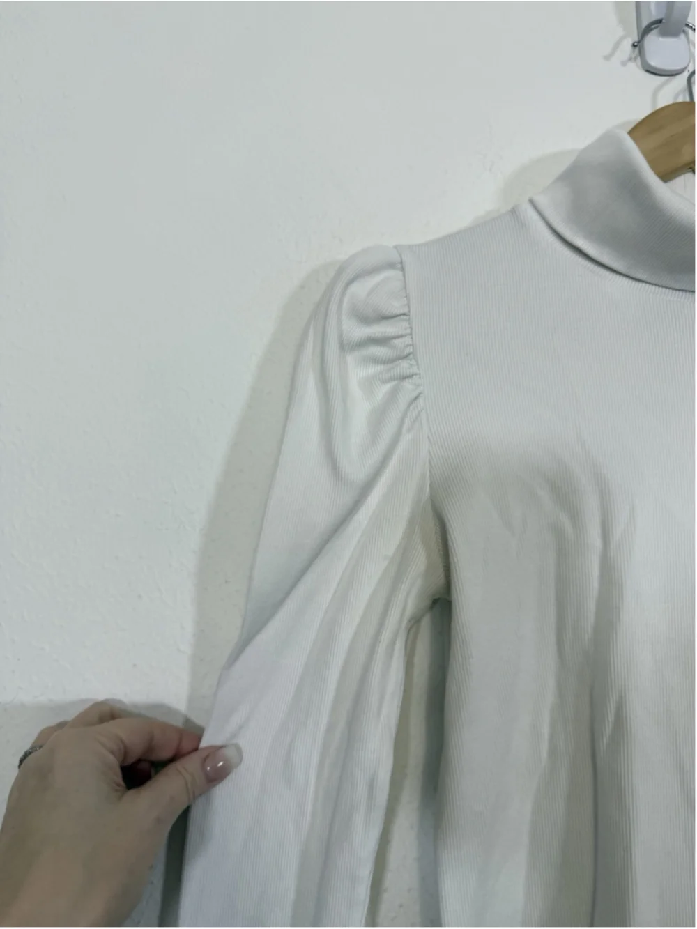 VERONICA BEARD Cedar Turtleneck Top Sz Small White Luxury Puff Sleeve Pima $198